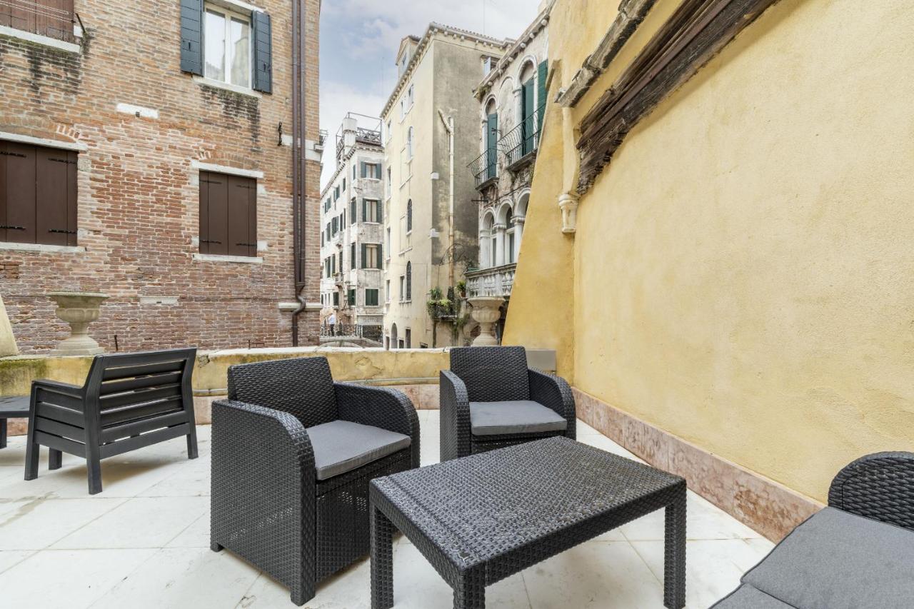 Gondola Luxury - Campo Santi Filippo E Giacomo By Wonderful Italy Venise Extérieur photo