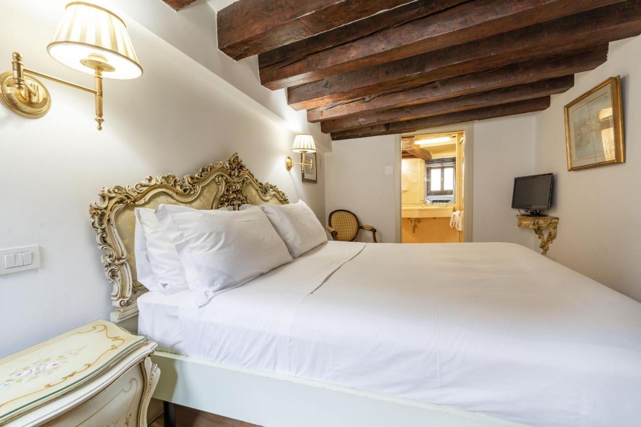 Gondola Luxury - Campo Santi Filippo E Giacomo By Wonderful Italy Venise Extérieur photo