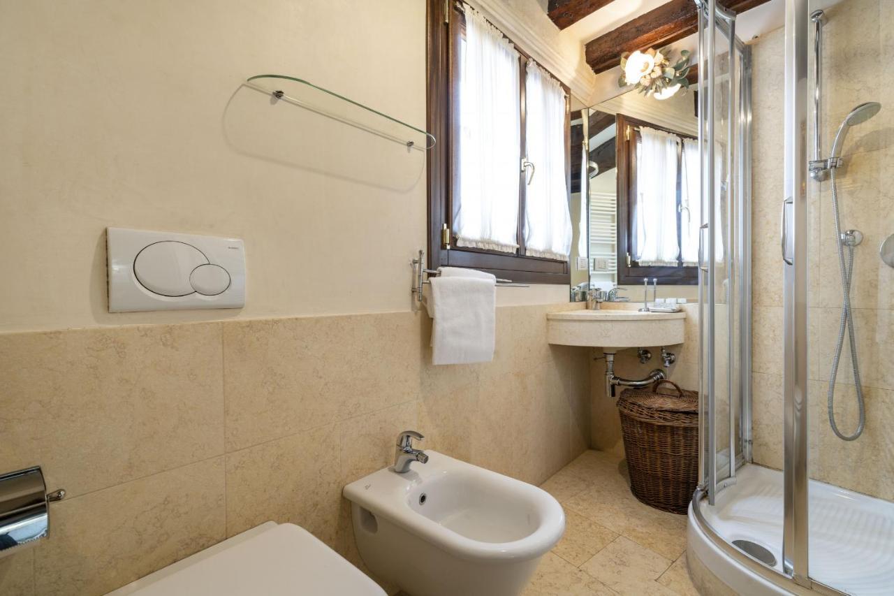 Gondola Luxury - Campo Santi Filippo E Giacomo By Wonderful Italy Venise Extérieur photo