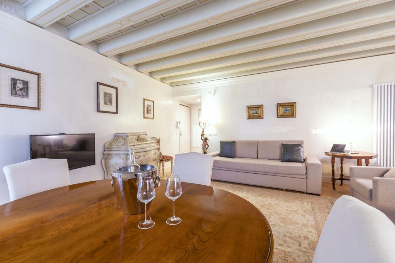 Gondola Luxury - Campo Santi Filippo E Giacomo By Wonderful Italy Venise Extérieur photo