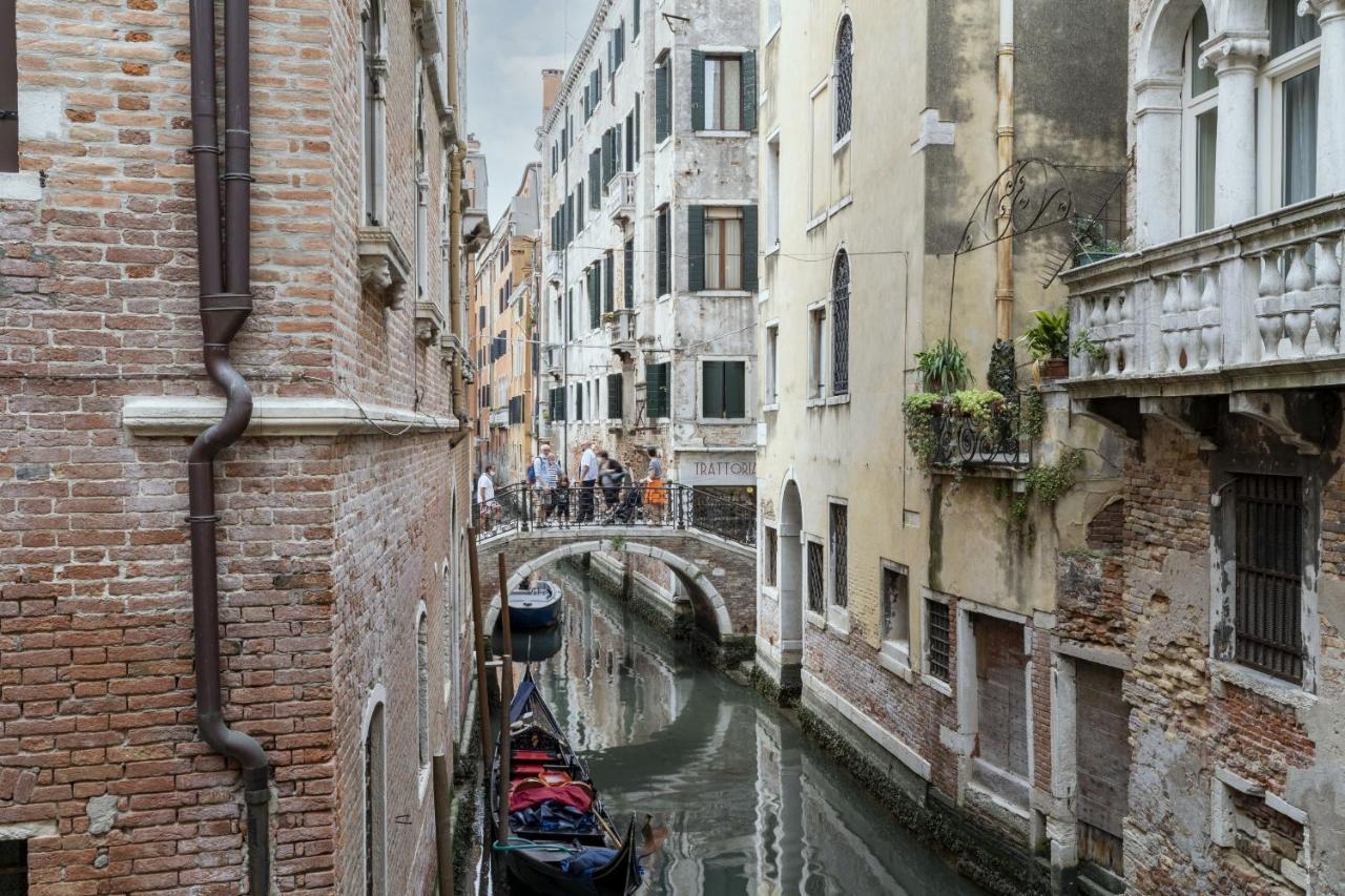 Gondola Luxury - Campo Santi Filippo E Giacomo By Wonderful Italy Venise Extérieur photo