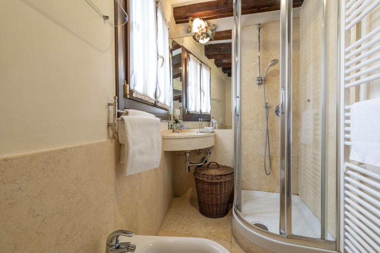 Gondola Luxury - Campo Santi Filippo E Giacomo By Wonderful Italy Venise Extérieur photo