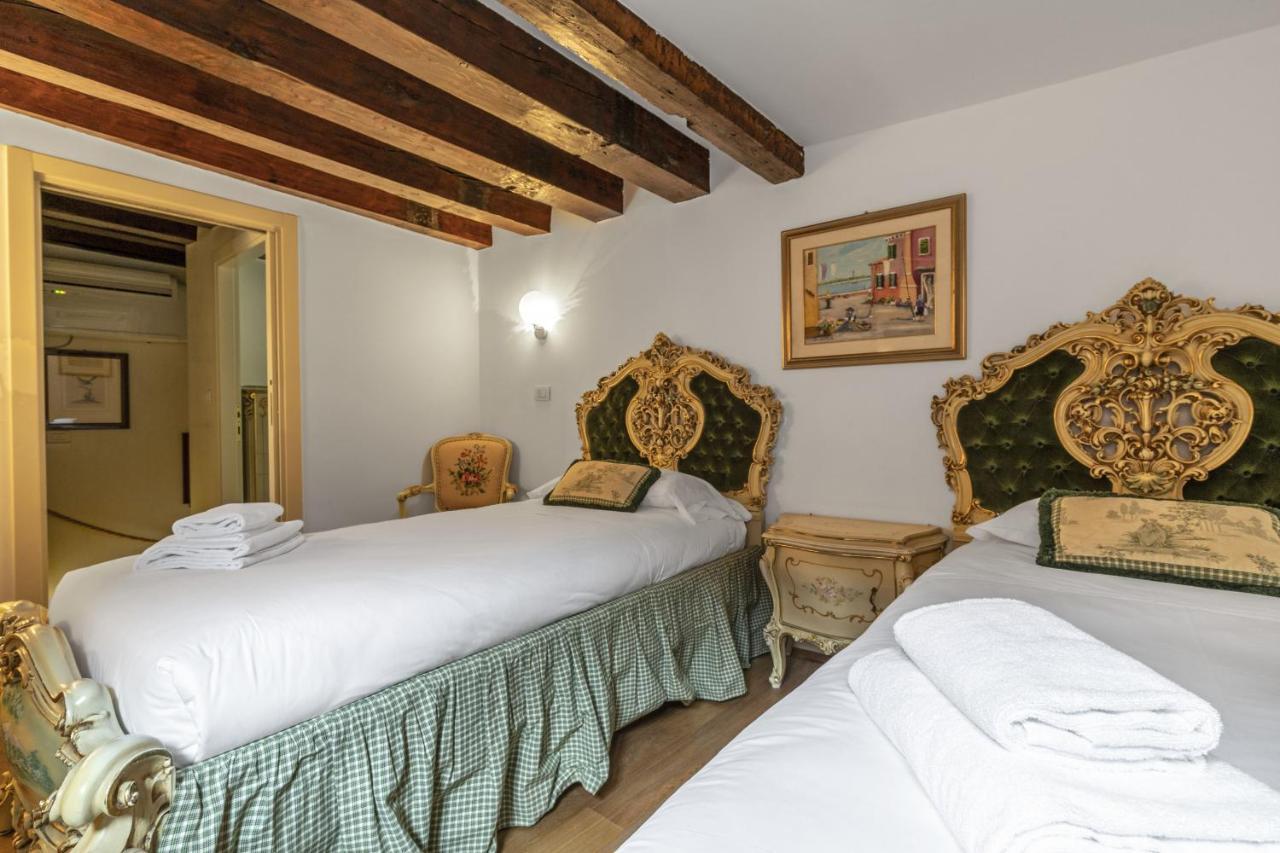 Gondola Luxury - Campo Santi Filippo E Giacomo By Wonderful Italy Venise Extérieur photo