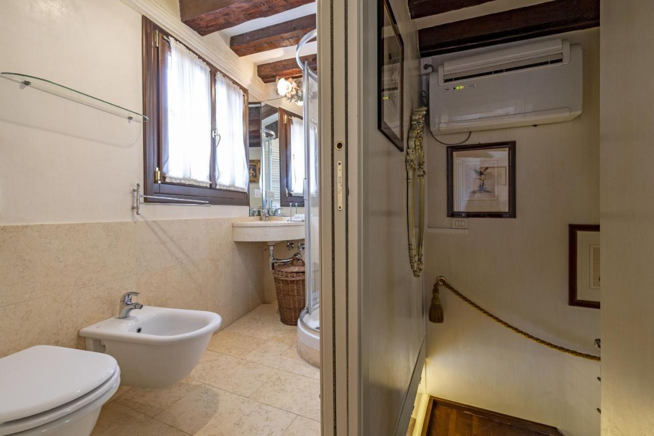 Gondola Luxury - Campo Santi Filippo E Giacomo By Wonderful Italy Venise Extérieur photo
