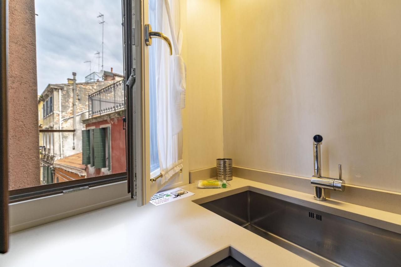 Gondola Luxury - Campo Santi Filippo E Giacomo By Wonderful Italy Venise Extérieur photo